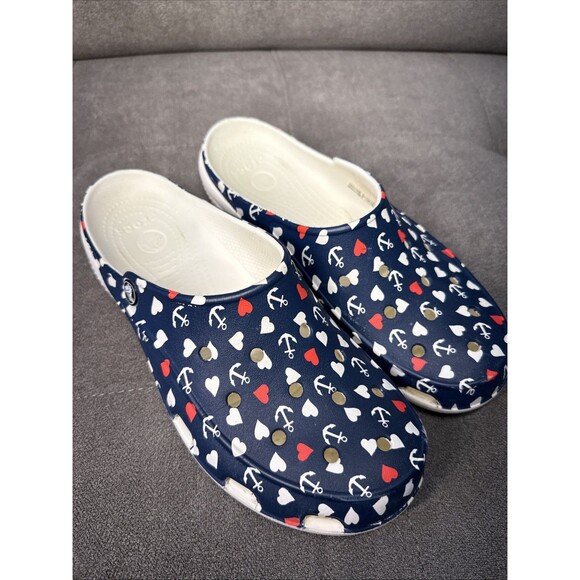 Freesail Crocs Women’s Size 10 Blue & White Anchors Hearts Clogs - Picture 1 of 12